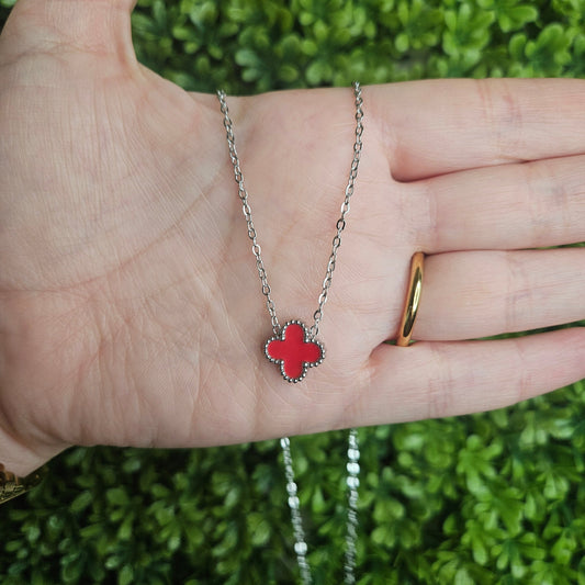 Collar KARINA Plateada Con Rojo