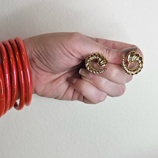 ✨ Aretes ONA – Acero Inoxidable Dorado con Diseño Enrollado