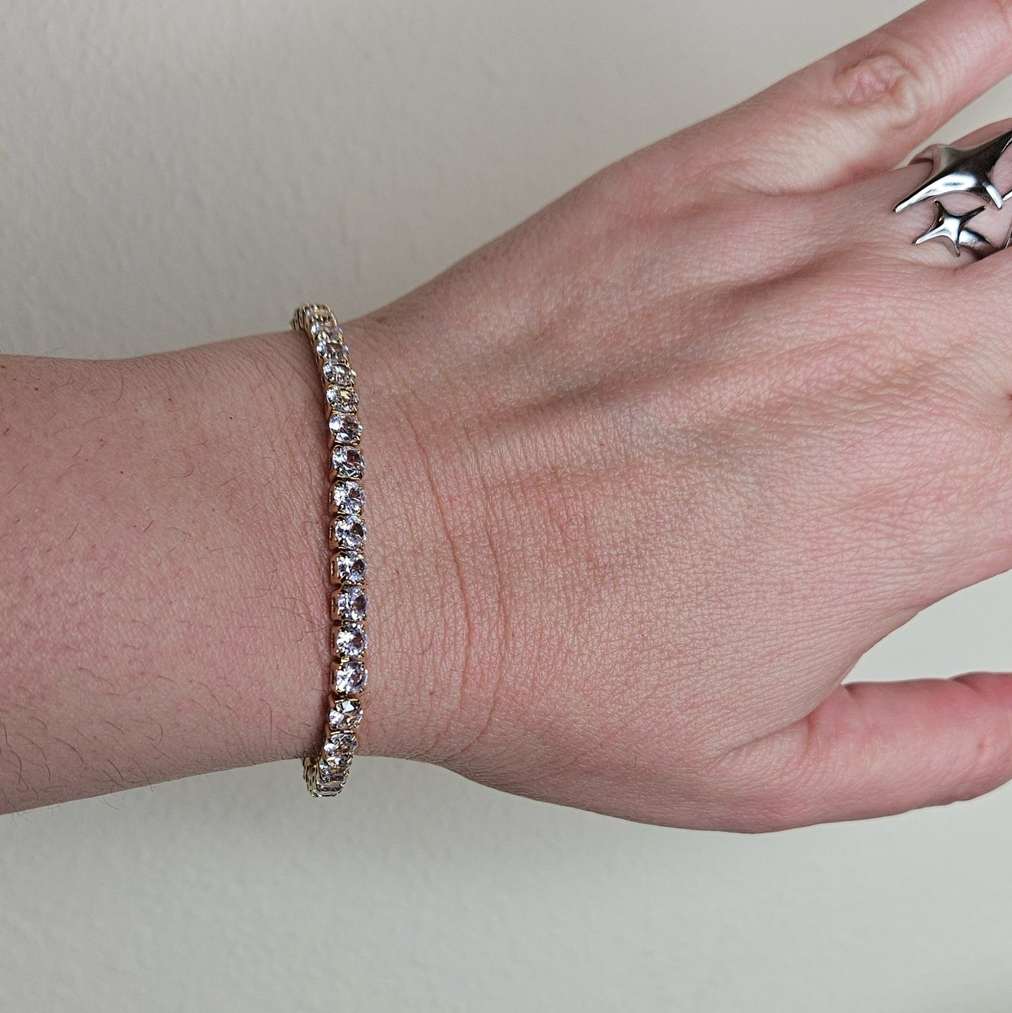 ✅ Dennis Crystal Gold Bracelet (Pulsera)