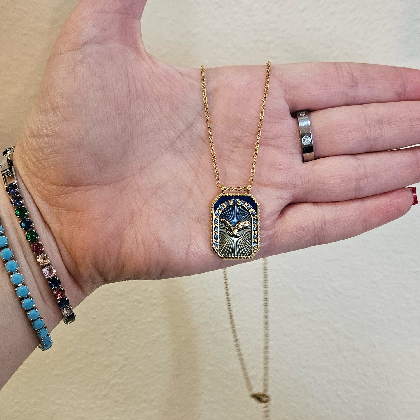 🕊️ Tais – Collar con dije de aguila. / Tais – Eagle Pendant Necklace