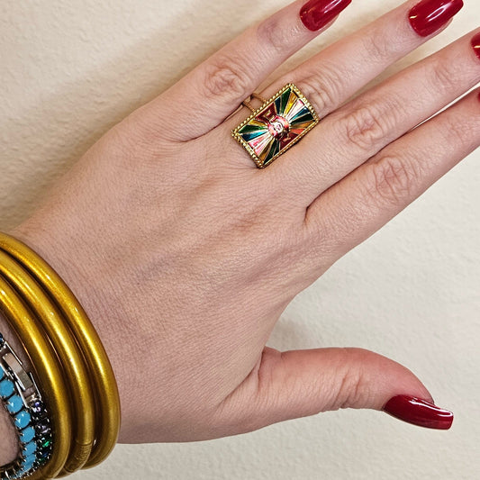 SARELLA – Anillo ajustable multicolor con la palabra “LUCKY” / SARELLA – Adjustable multicolor ring with “LUCKY”
