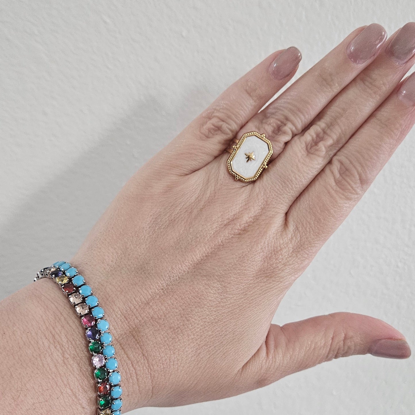 Anillo ORY Dorado Con Blanco