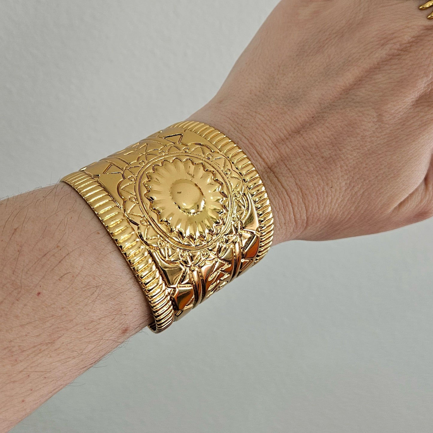 Zayda Gold Stainless Steel Bracelet (Pulsera)