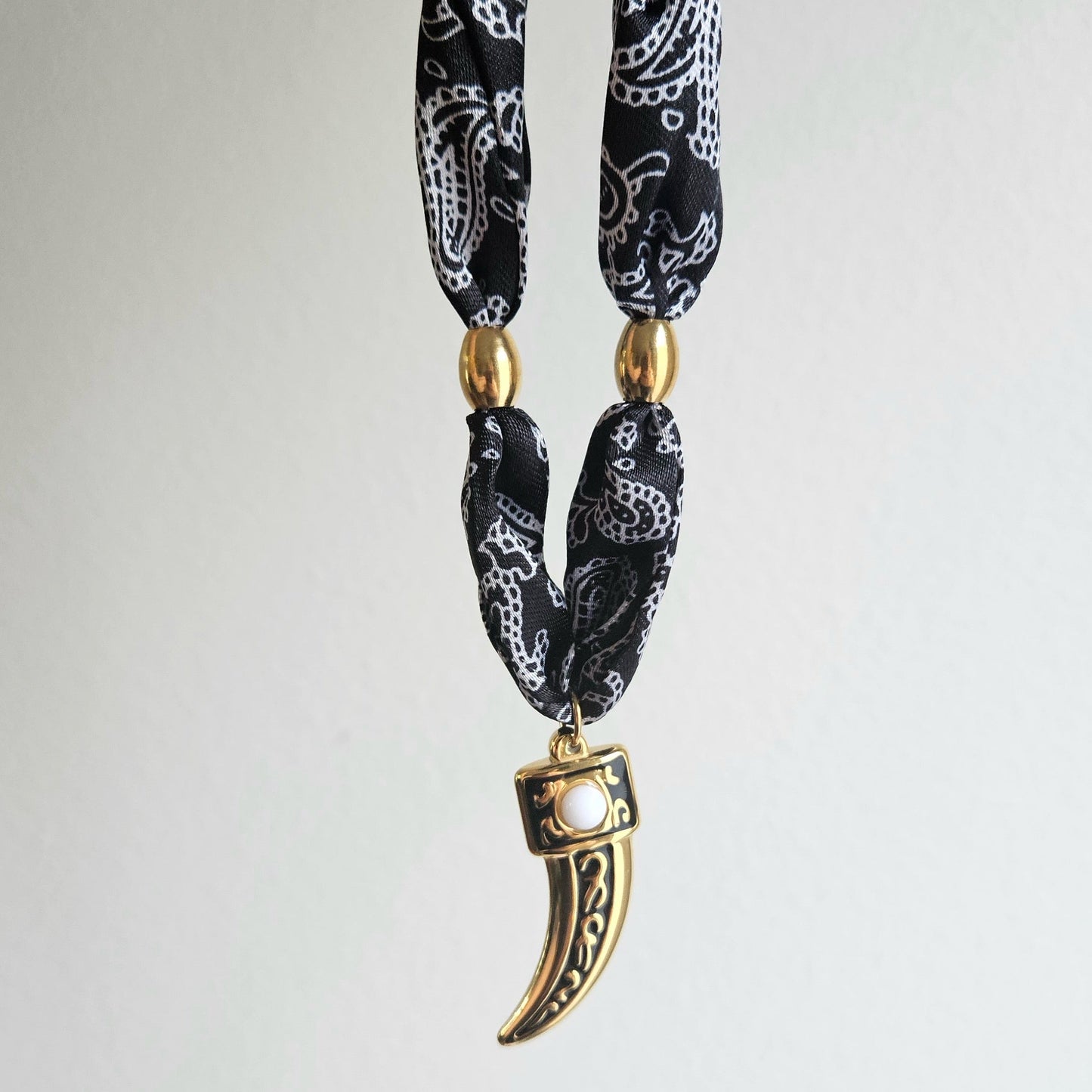 Armida Bandana Necklace with Stainless Steel Pendant (Collar)