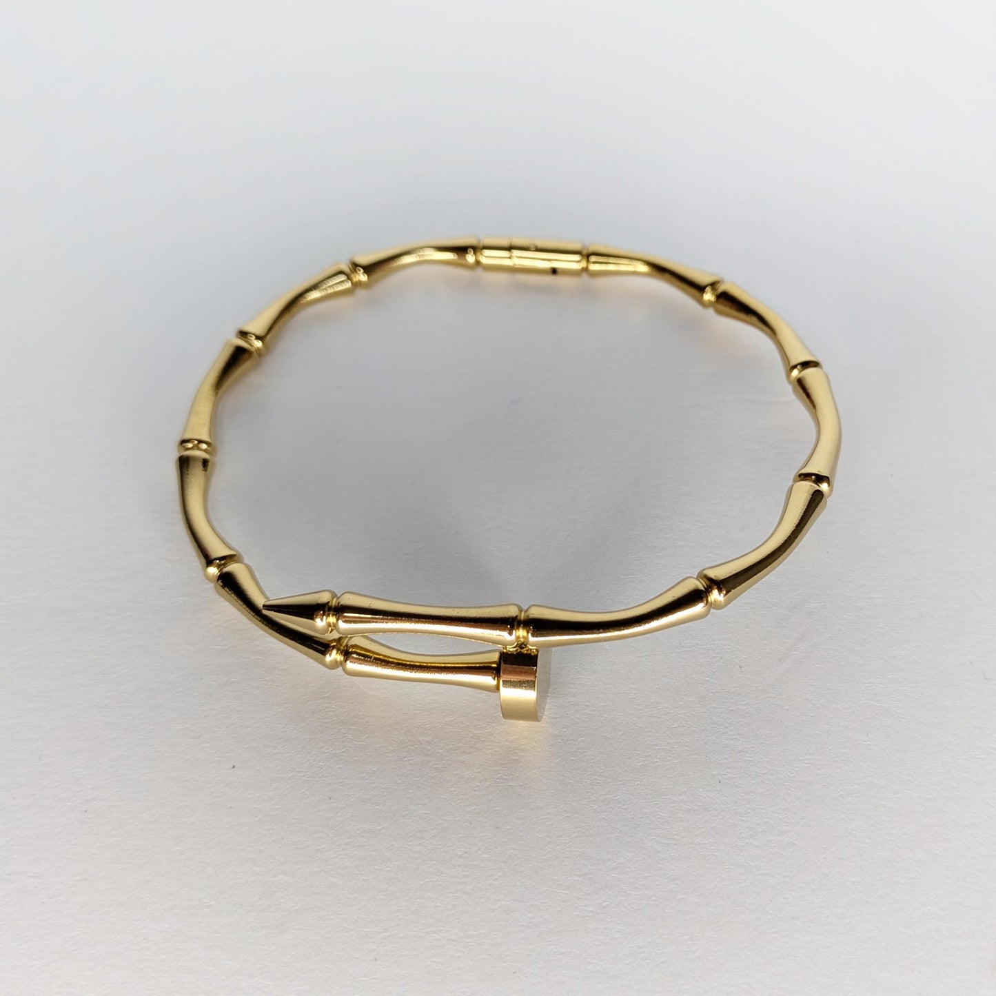 Sylvis Gold Stainless Steel Nail Bangle (Pulsera)