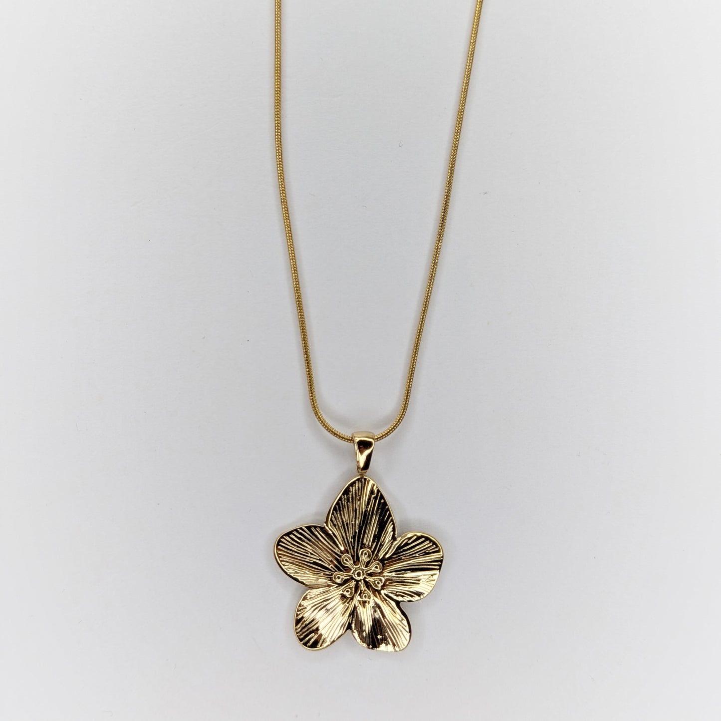 Tita Stainless Steel Flower Necklace (Collar)