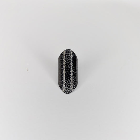 Blanquita Black Textured Stainless Steel Statement Ring (Anillo)