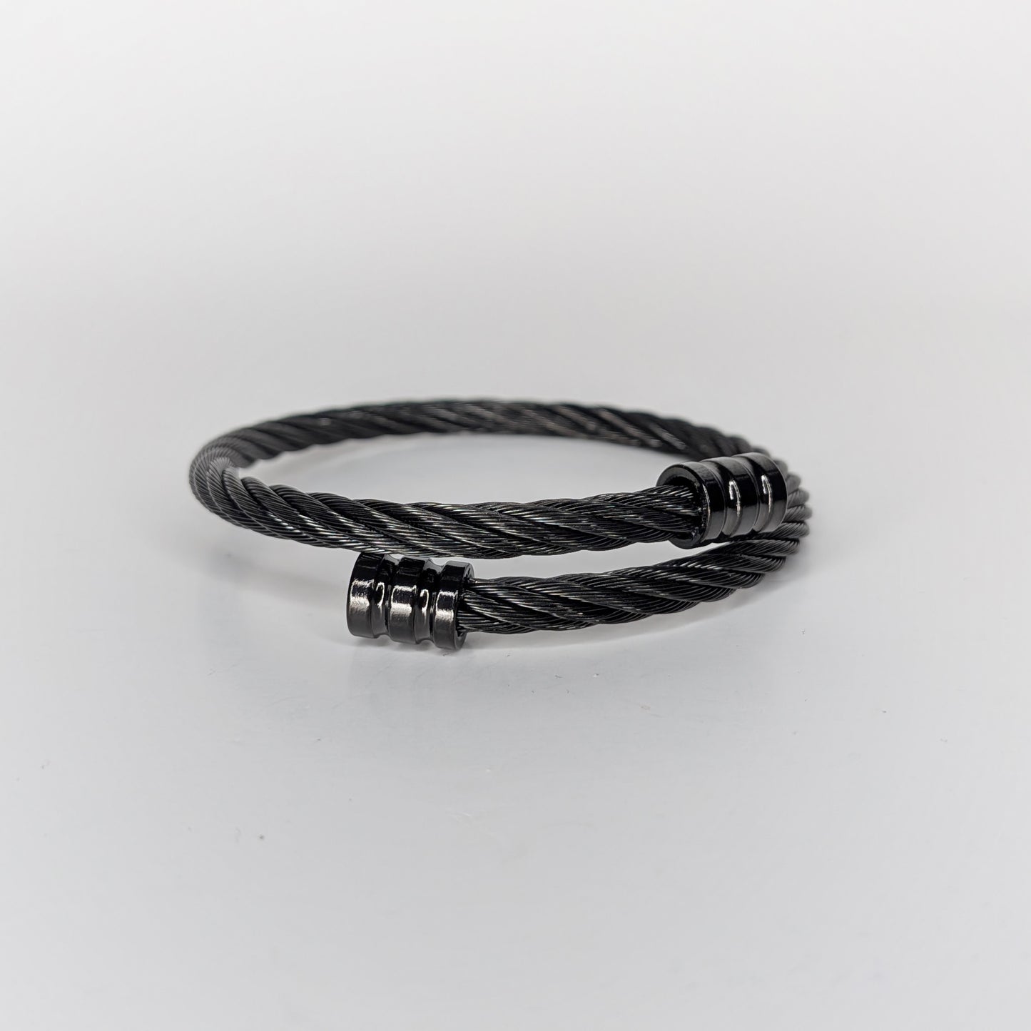 Sasha Black Stainless Steel Cuff Bracelet (Pulsera)