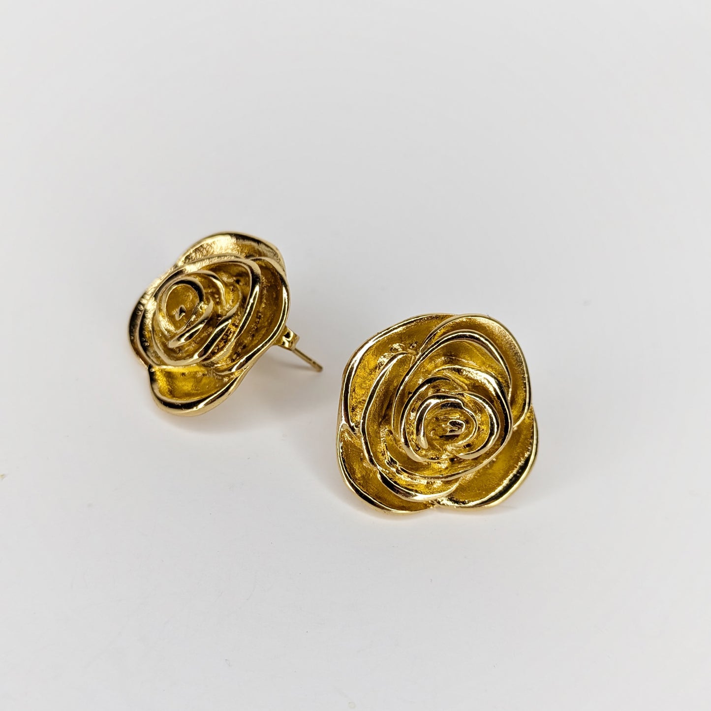 Rozzenda Stainless Steel Rose Earrings (Aretes)