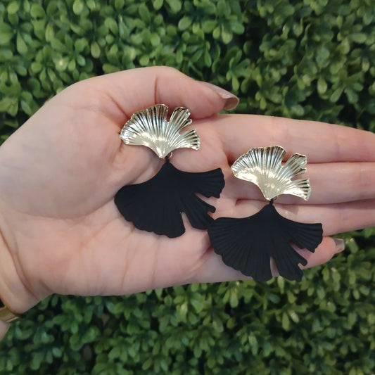 Aretes Hojas De Ginkgo Negro