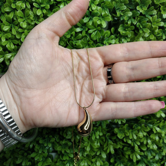 Collar GRETA Dorado Vertical