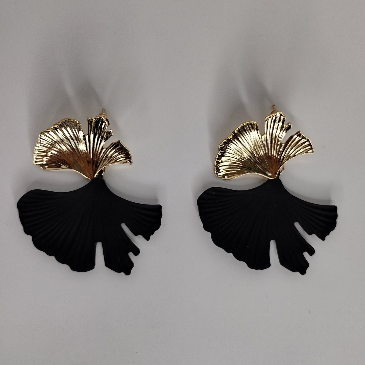 Aretes Hojas De Ginkgo Negro