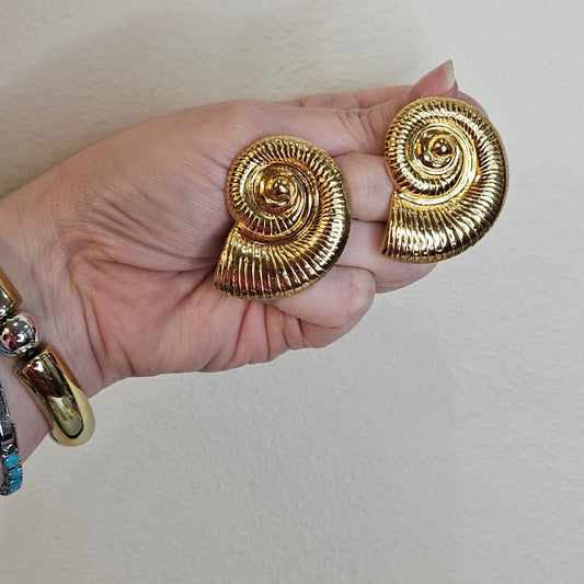 ZARELIA · Aretes Caracol Dorado