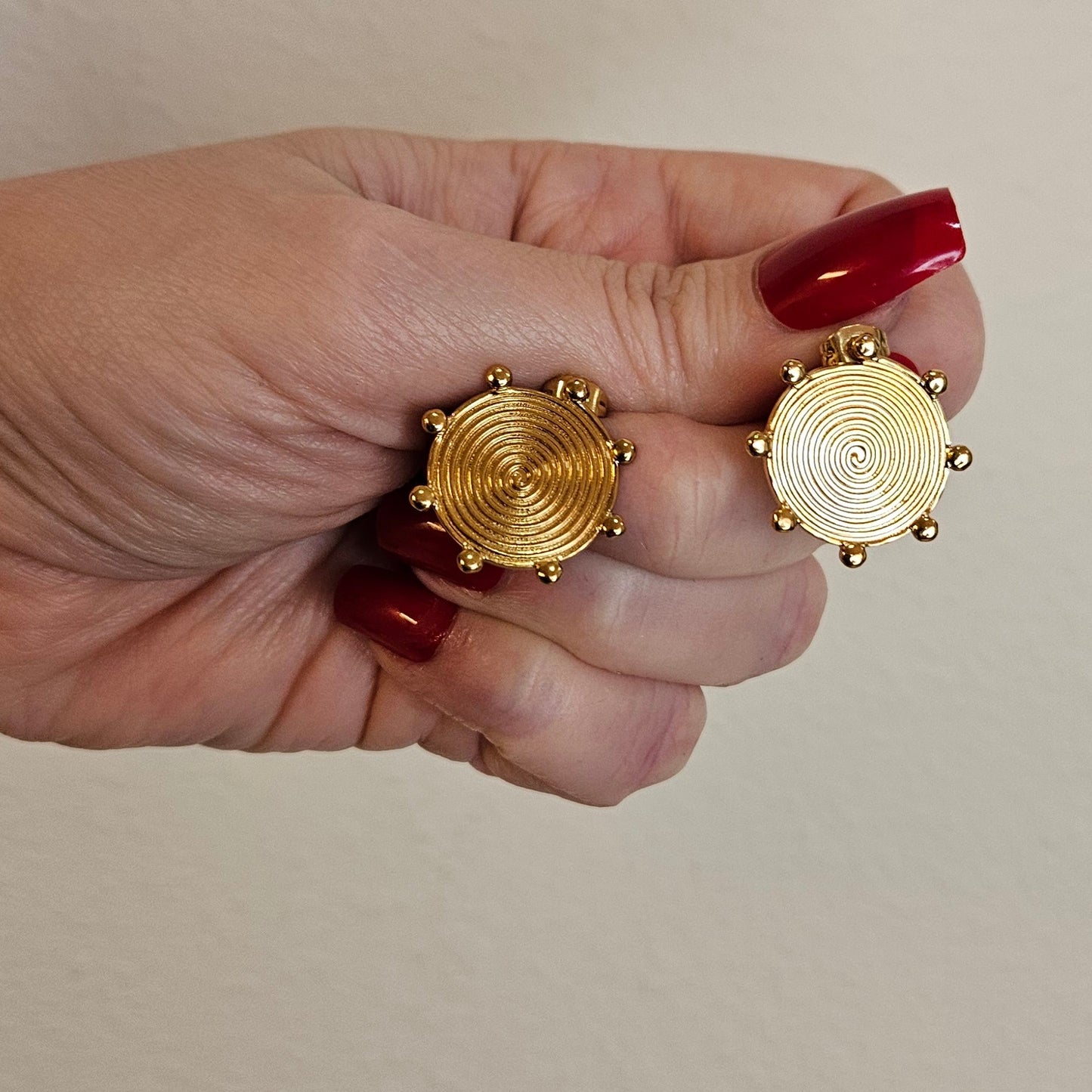 PANCHIS – Aretes redondos dorados en espiral de acero inoxidable