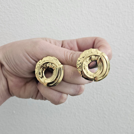 ✨ Aretes LEIRE – Círculos Texturizados en Acero Inoxidable Dorado