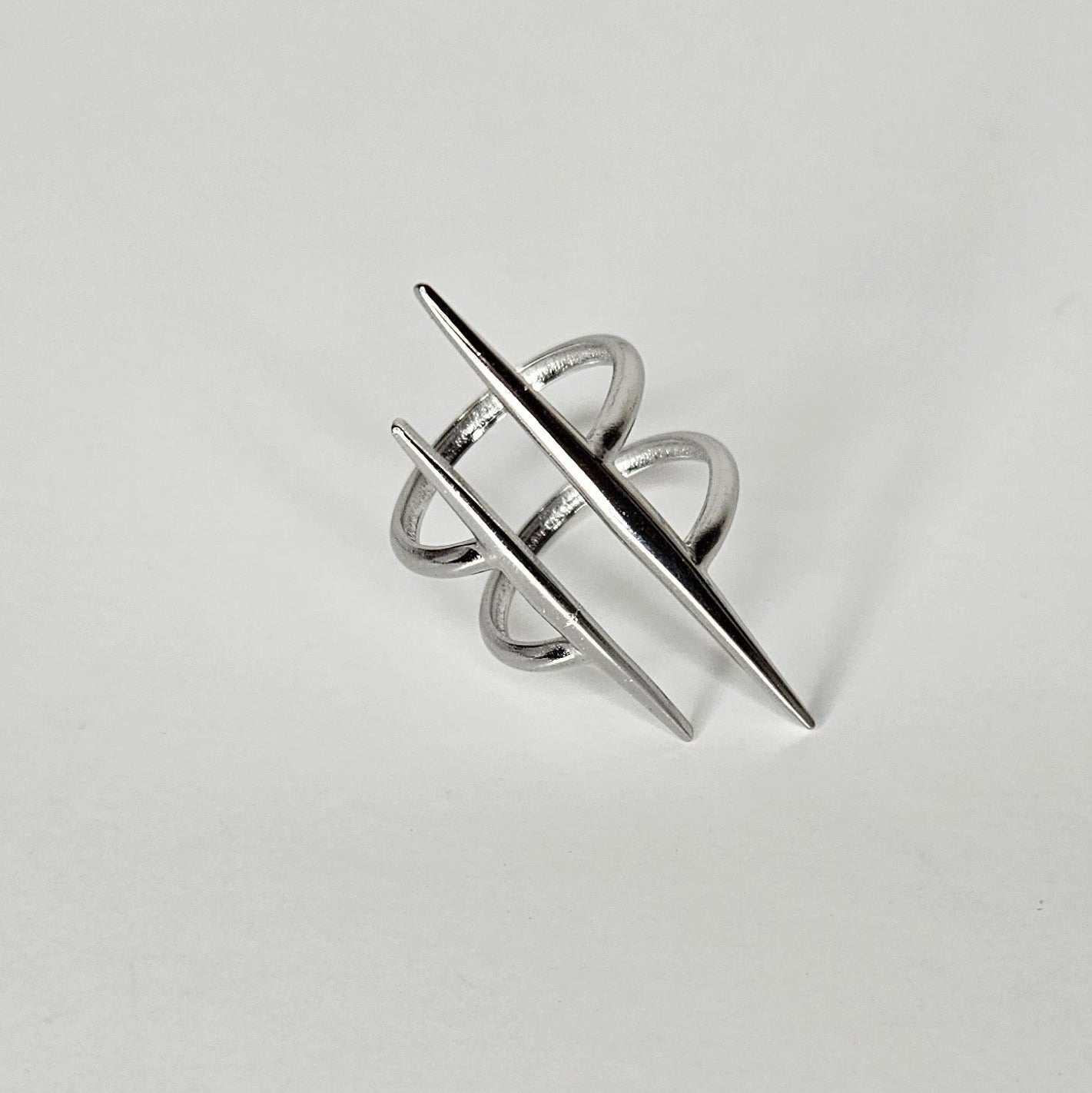 Soluna Silver Stainless Steel Adjustable Statement Ring (Anillo)