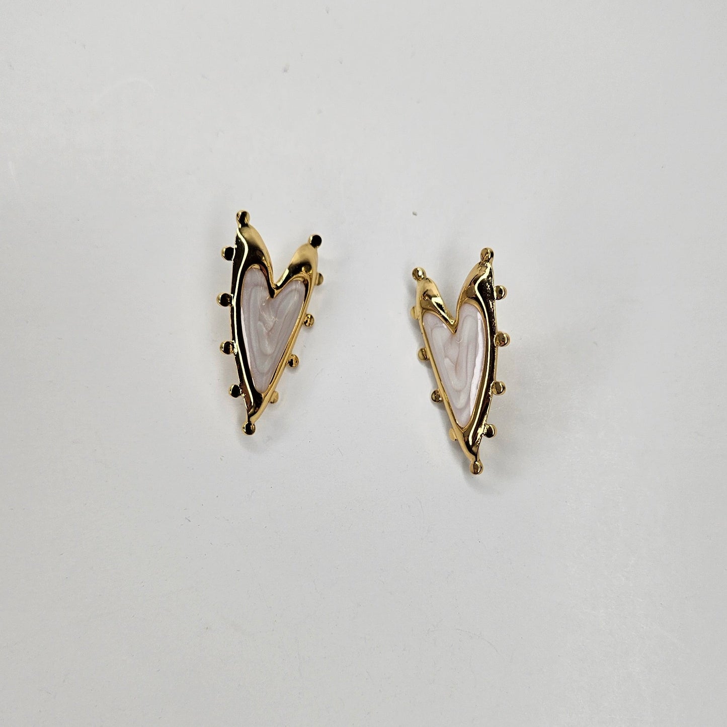 Shivis White Earrings (Aretes)
