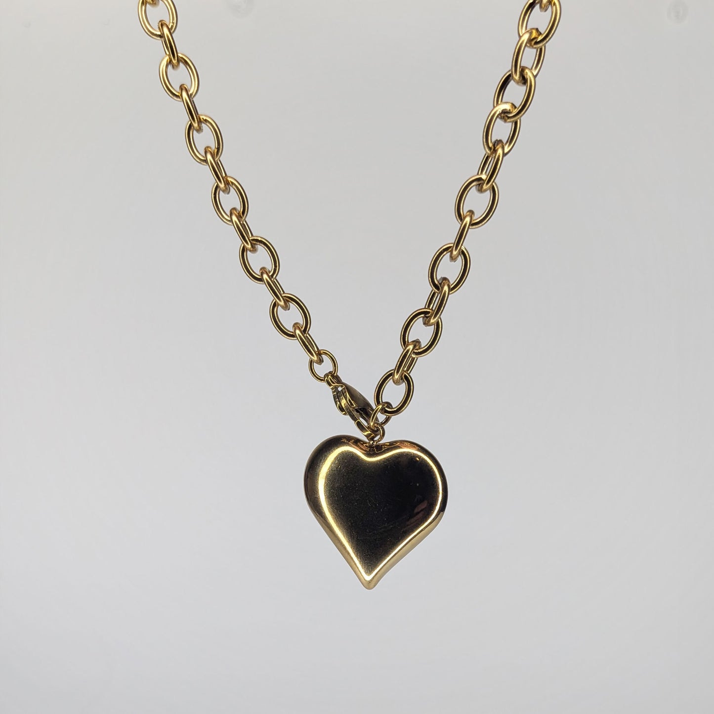 Chelo Gold Stainless Steel Heart Necklace (Collar)