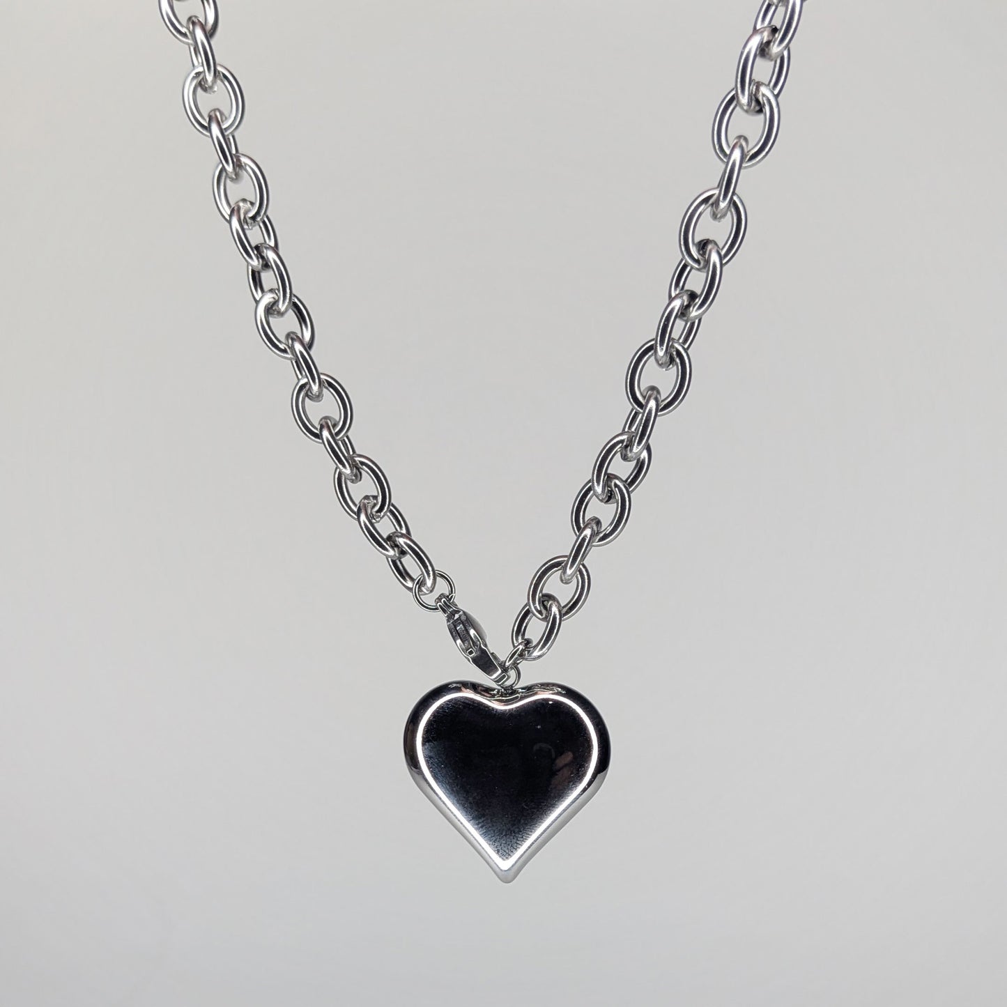 Chelo Silver Stainless Steel Heart Necklace (Collar)