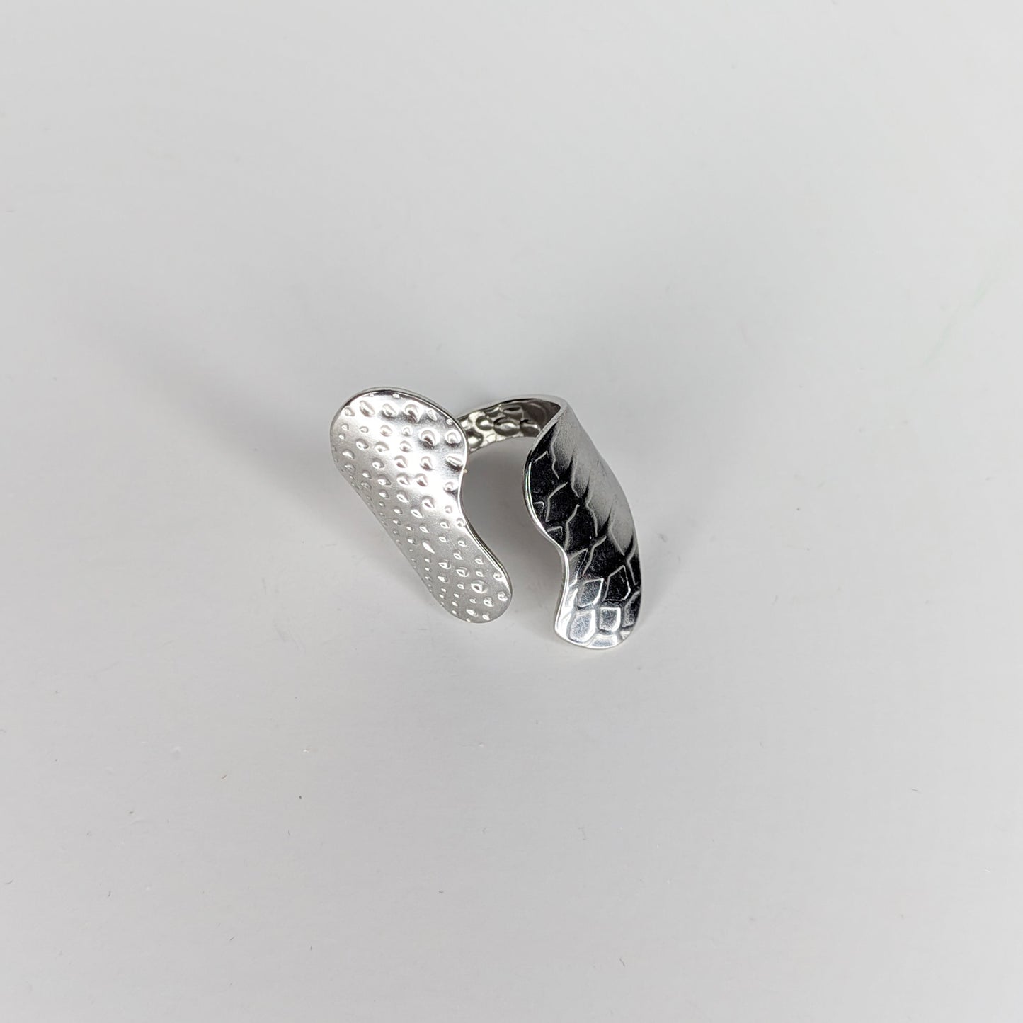 Teoddora Silver Stainless Steel Textured Adjustable Ring (Anillo)
