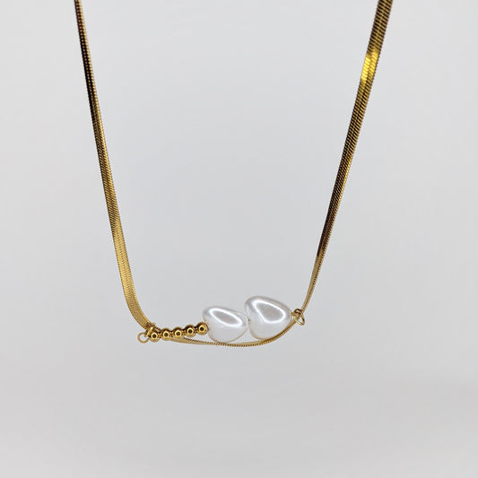 Coris Gold Tone Heart Pearl Necklace (Collar)