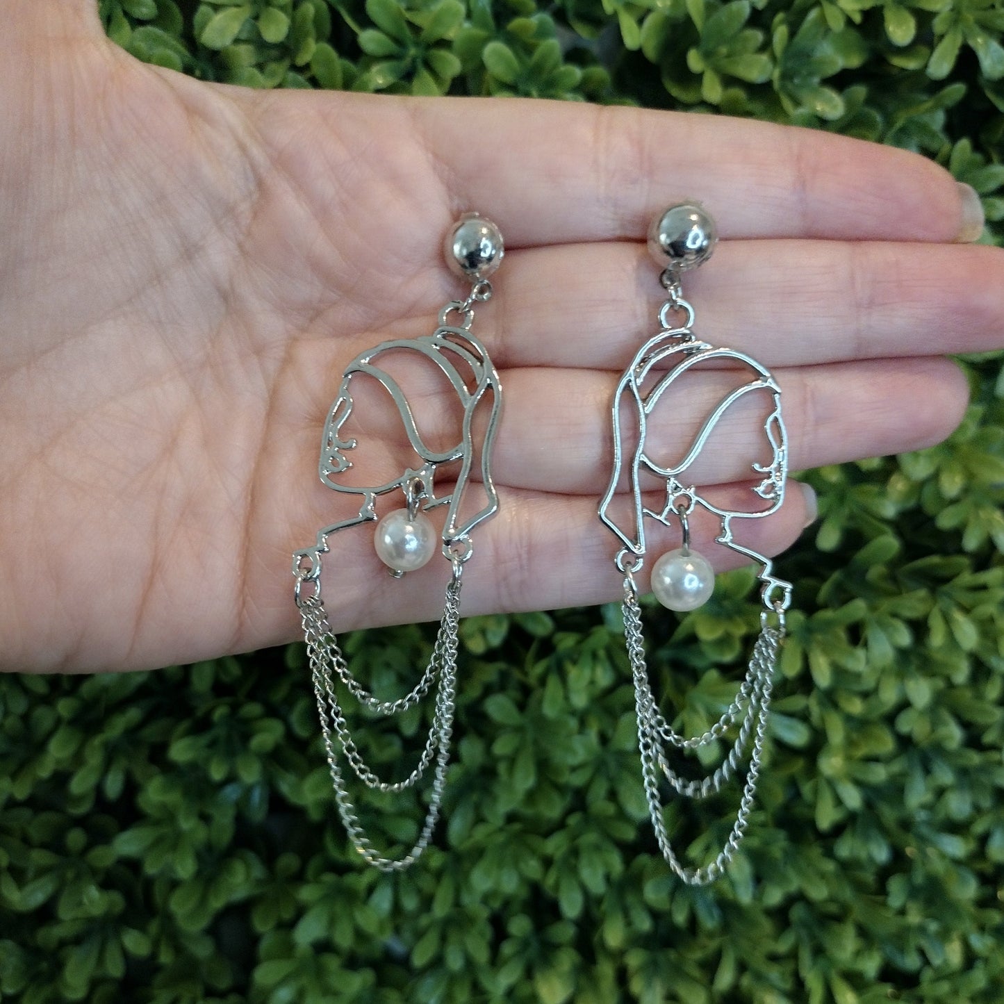 Aretes Plateados de Mona