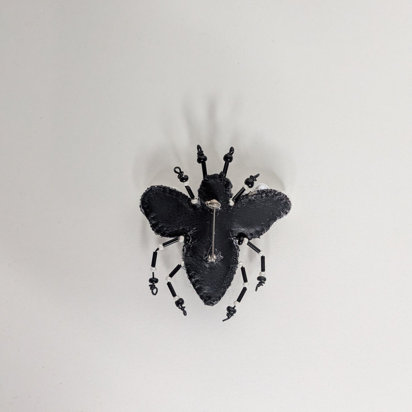 Reyna Handmade Beaded Bee Brooch (Broche)